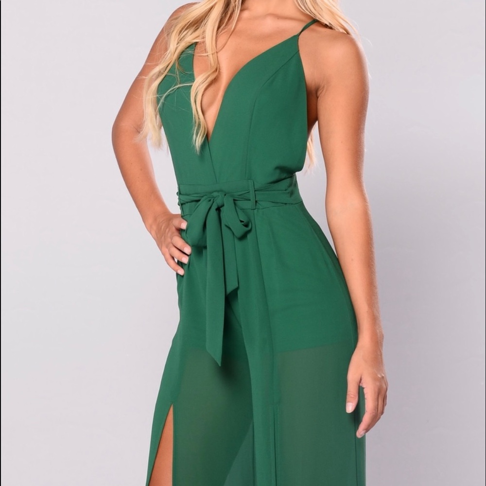 💚GREEN LOW-CUT JUMPSUIT 💚